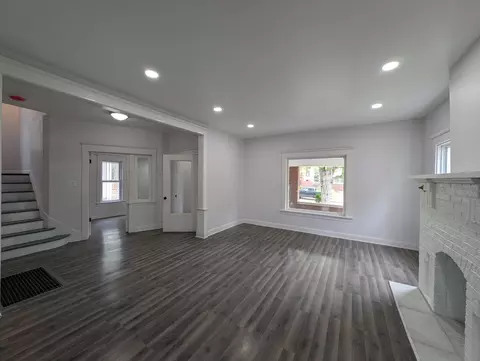 Living - 231 S Chicago Ave, Kankakee, IL 60901 photo 4 of 5