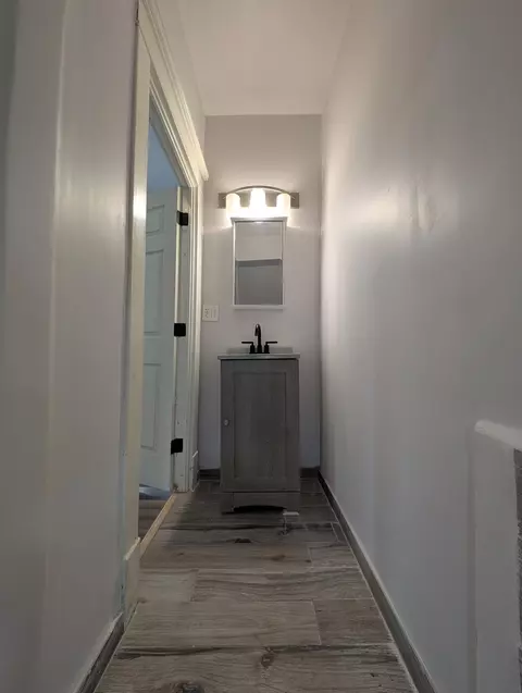 Entry Way - 231 S Chicago Ave, Kankakee, IL 60901 photo 1 of 4