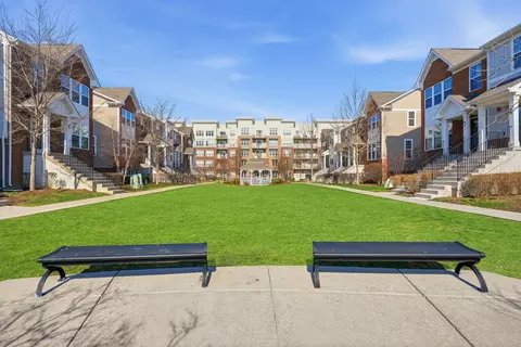 Exterior - 72 Nicholas Dr E, Des Plaines, IL 60016 photo 7 of 9