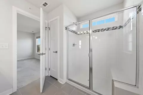 Bath - 72 Nicholas Dr E, Des Plaines, IL 60016 photo 3 of 4
