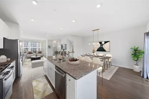 Kitchen - 72 Nicholas Dr E, Des Plaines, IL 60016 photo 1 of 3
