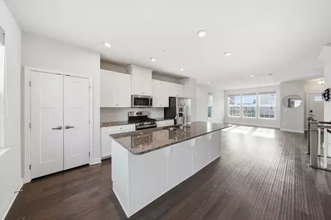Kitchen - 72 Nicholas Dr E, Des Plaines, IL 60016 photo 3 of 3