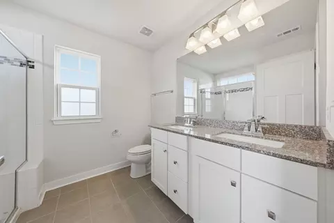 Bath - 72 Nicholas Dr E, Des Plaines, IL 60016 photo 2 of 4