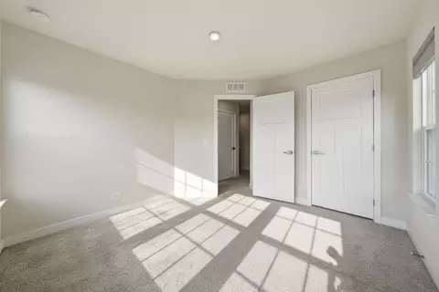 Bedroom - 72 Nicholas Dr E, Des Plaines, IL 60016 photo 8 of 9