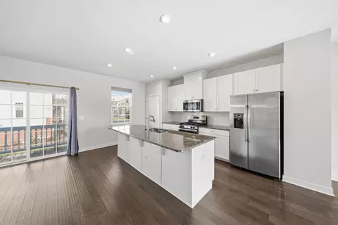 Kitchen - 72 Nicholas Dr E, Des Plaines, IL 60016 photo 2 of 3