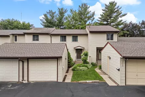 3540 Devils Glen Rd #3540, Bettendorf, IA 52722