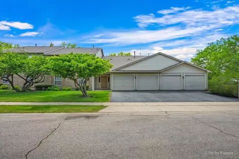 1101 Yorkshire Ct #D, Elgin, IL 60120