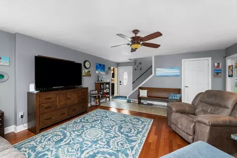 Entry Way - 328 E South St, Kewanee, IL 61443 photo 1 of 2
