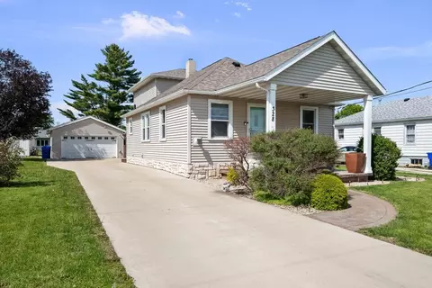 328 E South St, Kewanee, IL 61443