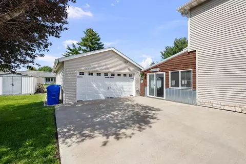 Exterior - 328 E South St, Kewanee, IL 61443 photo 10 of 12