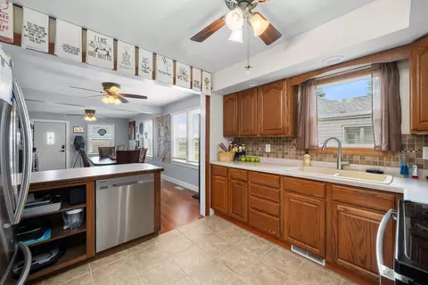 Kitchen - 328 E South St, Kewanee, IL 61443 photo 3 of 4