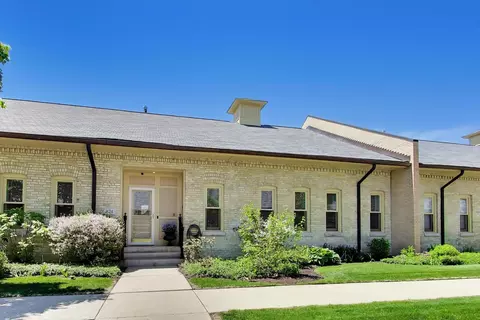824 Stables Ct #824, Highwood, IL 60040