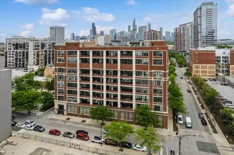 320 E 21st St #807, Chicago, IL 60616