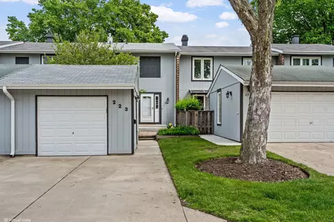223 Pinewood Ln, Bloomingdale, IL 60108
