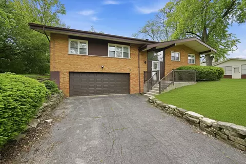 2747 Perry Rd, Flossmoor, IL 60422