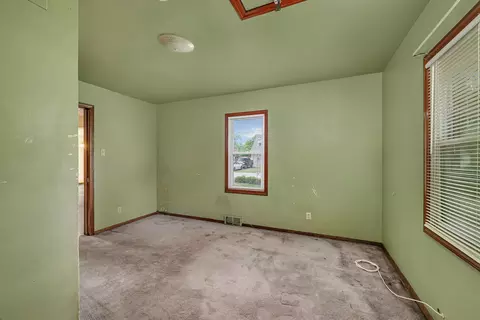 Bedroom - 15641 Millard Ave, Markham, IL 60428 photo 4 of 5