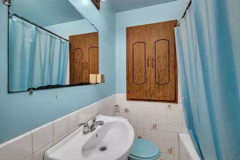 Bath - 15641 Millard Ave, Markham, IL 60428 photo 1 of 1