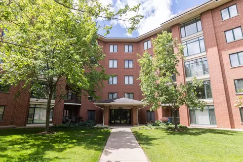 865 E 22nd St #302, Lombard, IL 60148
