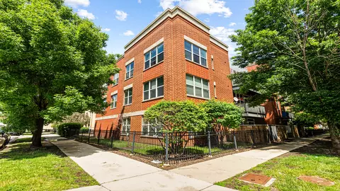 2220 W Maypole Ave #202, Chicago, IL 60612