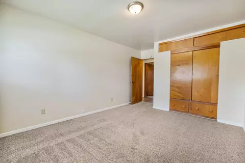 Bedroom - 817 Summit Dr, Lockport, IL 60441 photo 6 of 9