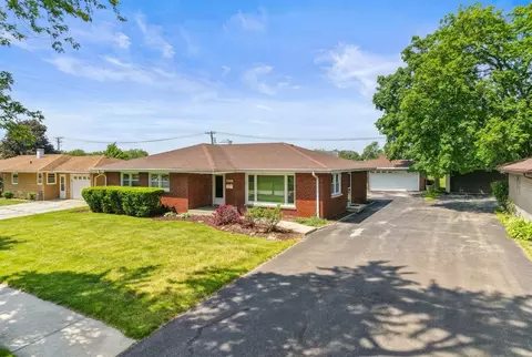 817 Summit Dr, Lockport, IL 60441