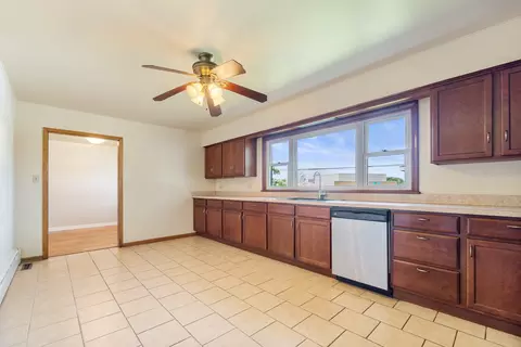 Kitchen - 817 Summit Dr, Lockport, IL 60441 photo 3 of 3