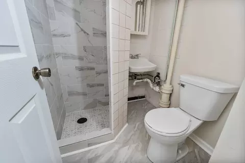 Bath - 817 Summit Dr, Lockport, IL 60441 photo 3 of 3