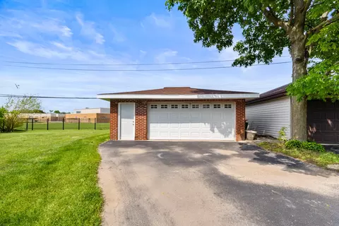 Exterior - 817 Summit Dr, Lockport, IL 60441 photo 3 of 3