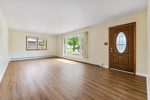 Living - 817 Summit Dr, Lockport, IL 60441 photo 2 of 4