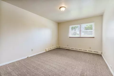 Bedroom - 817 Summit Dr, Lockport, IL 60441 photo 5 of 9