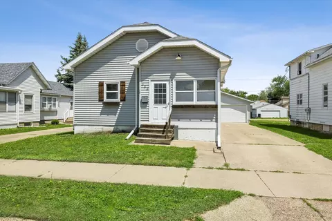 322 6th Ave N, Clinton, IA 52732
