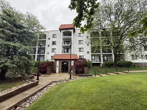 350 Plum Creek Dr #308, Wheeling, IL 60090