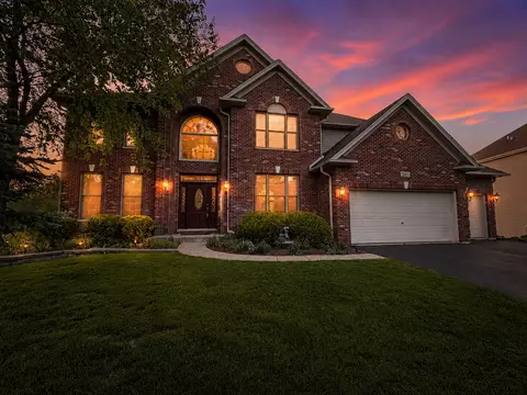 261 Johnson Woods Dr, Batavia, IL 60510