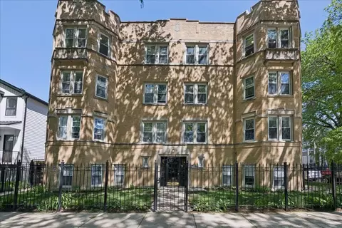 4105 N Lawndale Ave #401, Chicago, IL 60618