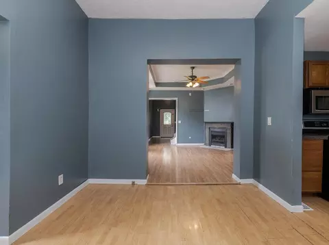 Living - 603 E Mill St, Bloomington, IL 61701 photo 4 of 4