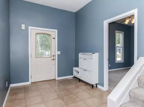 Entry Way - 603 E Mill St, Bloomington, IL 61701 photo 1 of 2