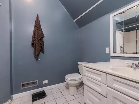 Bath - 603 E Mill St, Bloomington, IL 61701 photo 3 of 4