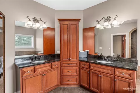 Bath - 13002 Silverleaf Ct, Plainfield, IL 60585 photo 3 of 6
