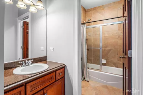 Bath - 13002 Silverleaf Ct, Plainfield, IL 60585 photo 5 of 6