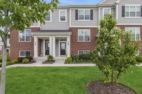 208 Timberleaf Cir, Roselle, IL 60172