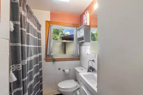 Bath - 218 N Marion Ave, Bartlett, IL 60103 photo 1 of 2