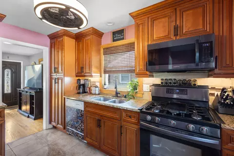 Kitchen - 218 N Marion Ave, Bartlett, IL 60103 photo 1 of 2
