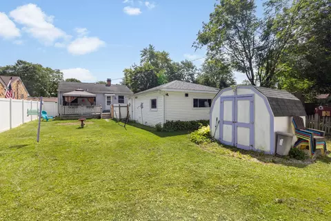 Exterior - 218 N Marion Ave, Bartlett, IL 60103 photo 3 of 3