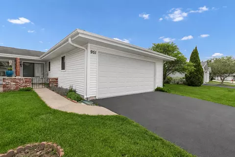 951 Chelsea Ln, Schaumburg, IL 60193