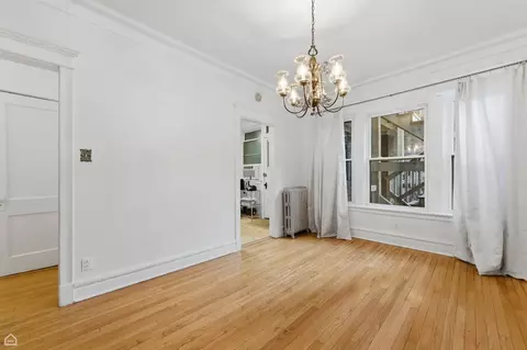 Dining - 1233 E 53rd St #2, Chicago, IL 60615 photo 2 of 4