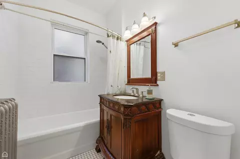 Bath - 1233 E 53rd St #2, Chicago, IL 60615 photo 2 of 2