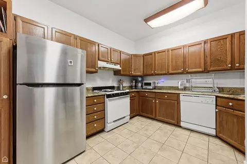 Kitchen - 1233 E 53rd St #2, Chicago, IL 60615 photo 2 of 2