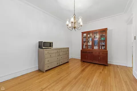 Dining - 1233 E 53rd St #2, Chicago, IL 60615 photo 3 of 4