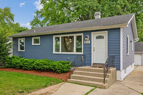 207 N Crest Ave, Bartlett, IL 60103