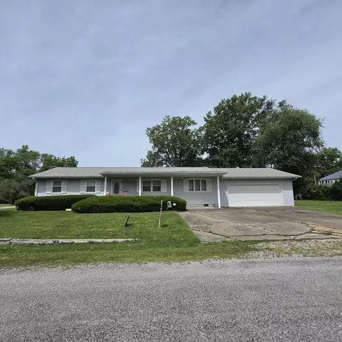 107 S 10th St S, Benton, IL 62812